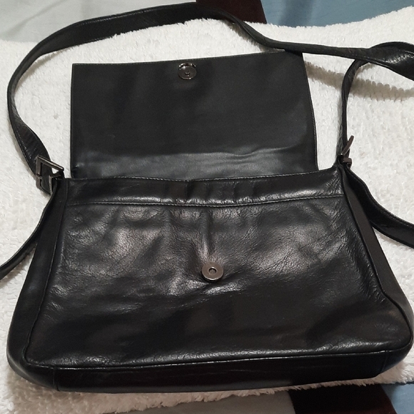Perlina Black Leather Crossbody Bag - Picture 3 of 8